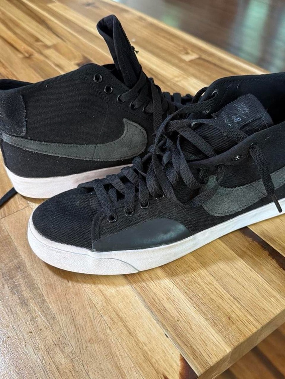 Nike Men’s Blazers Black and Gray Mid-Top Sneakers